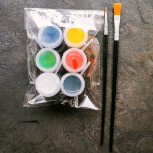 Acrylic paint set with brushes